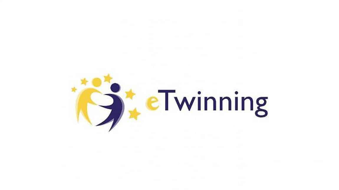 Okulumuz öğretmenlerine e-twinning çalışmalarından dolayı teşekkür belgelerini takdim ettik.